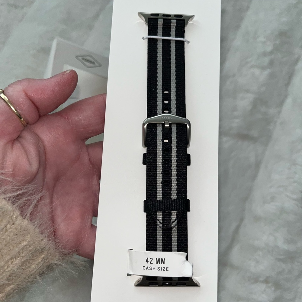 NIB (42MM) Fossil iwatch band